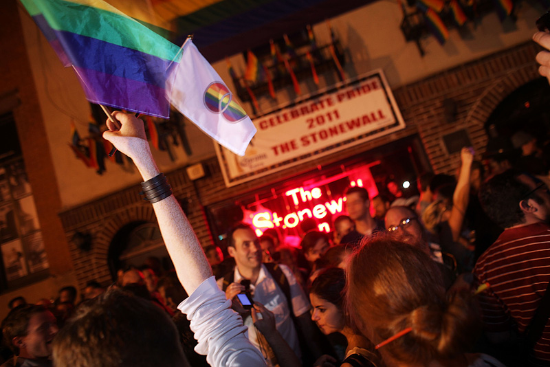 Illustration for article titled New Yorkers Take to the Streets to Celebrate Gay Marriage Vote